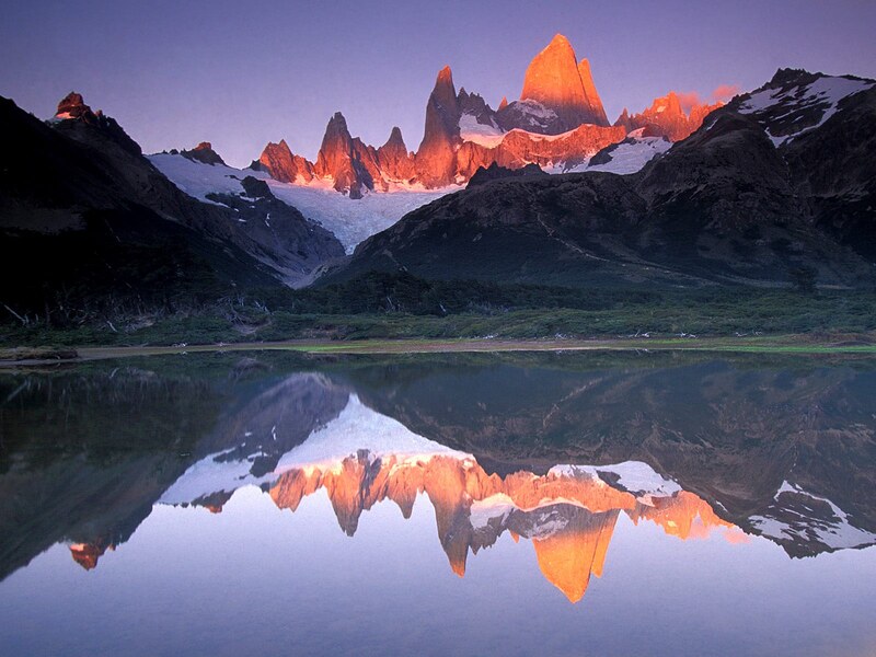 Monte Fitz Roy ao amanhecer, visto de El Chaltén
